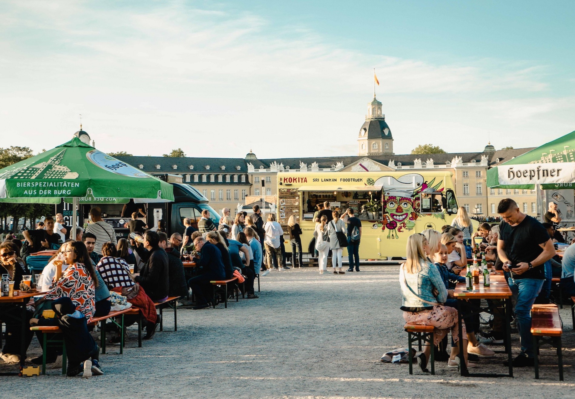 Die Foodtruck Convention Karlsruhe ist zurück: Leckeres Streetfood vor dem Karlsruher Schloss genießen